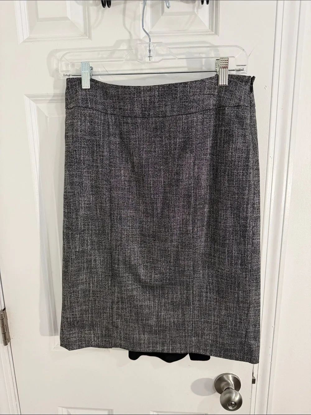 White House Black Market Gray Textured Pencil Skirt Size 6 NWT